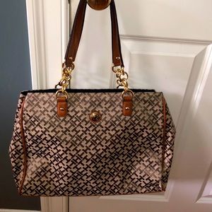 Great used condition Tommy Hilfiger Purse